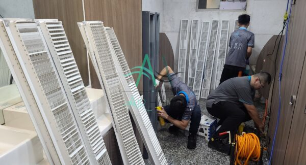 正淩精密工業股份有限公司 Nextronics Engineering Corp. / 辦公室空調 冷氣出風口清洗