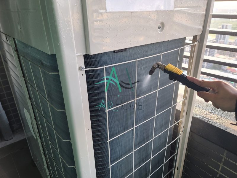 Wi-Fi ALLIANCE_香港商無線工業協作有限公司台灣分公司 / 商辦中央空調 接下來就是把室外主機清洗乾淨當主機散熱片上佈滿髒汙時,不但會影響散熱…更會間接使電費提升
長期散熱不良狀態下,更會使空調壽命減短、冷房效率降低
所以定期的巡檢及清洗是不能少的唷 !